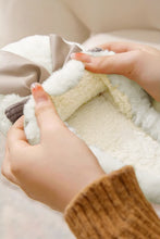 Camel Contrast Bowknot Applique Plush Winter Slippers (Colors May Differ by Batch)