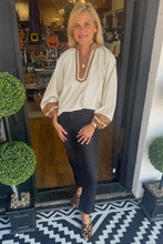 Jet Stream Colorblock Contrast V-neck Long Sleeve Blouse