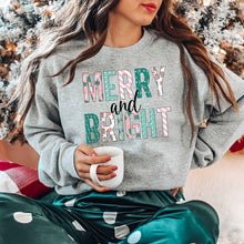 MERRY BRIGHT CHRISTMAS GRAPHIC SWEATSHIRT