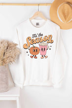 TIS THE SEASON GRAPHIC SWEATSHIRT