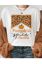 PUMPKIN SPICE JUNKIE GRAPHIC T SHIRT