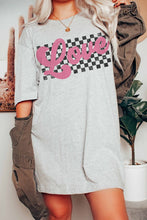 RETRO LOVE CHECKER GRAPHIC TEE