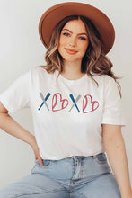 XOXO GRAPHIC TEE
