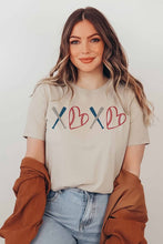 XOXO GRAPHIC TEE